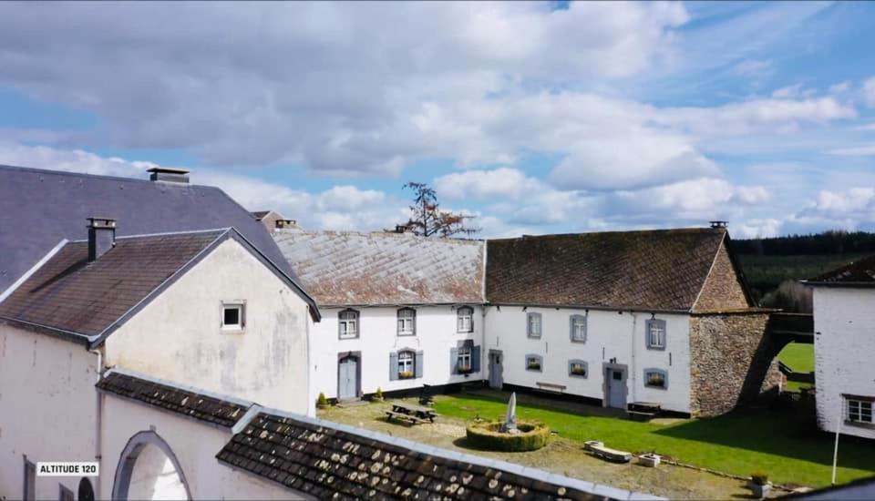 Manoir De Sterpigny, Chateau-Ferme 17Eme Siecle Gite La Tour Gouvy Buitenkant foto